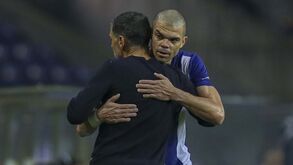 Sérgio Conceição homenageou Pepe: «Em 5 anos, foram 9 troféus que juntos contribuímos para o FC Porto»