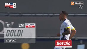 Aranda aproveita espaço na defesa do Benfica e serve Sorriso para o 1.º em Famalicão