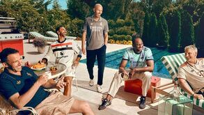 Cinco lendas do futebol apresentam terceiros equipamentos lendários de colossos europeus