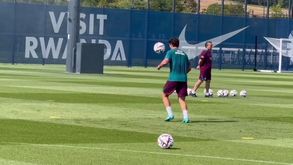 João Neves dá nas vistas com pormenor no treino do PSG: adeptos reagem nas redes sociais
