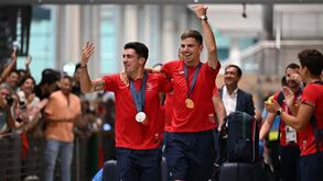 Iúri Leitão e Rui Oliveira incrédulos com receção no aeroporto: «Não podíamos pedir momento mais bonito»