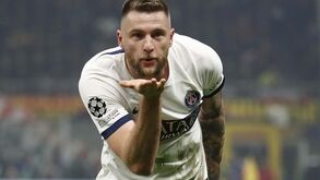 De Danilo a ex-Benfica: os 10 jogadores que o PSG se prepara para 'varrer' do balneário