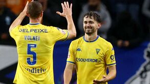 Estoril Praia oficializa regresso de Jordan Holsgrove