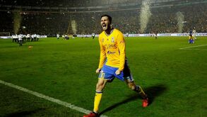 Parabéns André-Pierre Gignac: 20 anos a colocar defesas em sentido