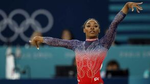 Mãe biológica de Simone Biles quer perdão da filha após passado nas drogas: «Foi difícil desistir dos meus filhos»