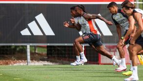 Benfica mostra imagens do treino: Sanches acelera, Neres presente e Prestianni integrado