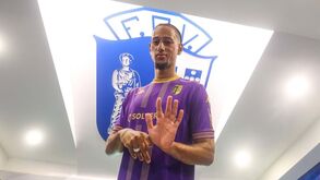 Jojó assina pelo Vizela até 2027