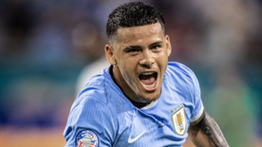 Maxi Araújo foi totalista no empate do Uruguai com a Bolívia (0-0)