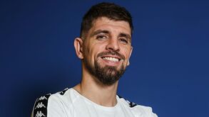 Xeka regressa a Portugal sete anos depois e assina pelo Estoril 