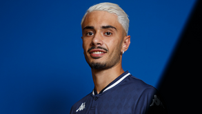 Estoril oficializa contratação de Israel Salazar