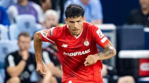 Sporting e Toluca fecham transferência: Maxi Araújo à espera do bilhete