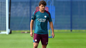 João Neves convocado para a estreia do PSG na Ligue 1 com dupla portuguesa de fora