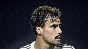 Médio Igor Gomes a caminho do Portimonense