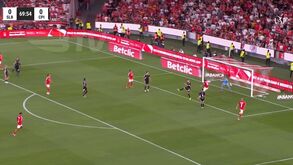 Tiago Gouveia entrou e centrou para Pavlidis abrir assim o marcador no Benfica-Casa Pia