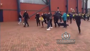 Ultras do Rangers causam o pânico: agridem funcionária do St. Johnstone e andam à pancada com a polícia