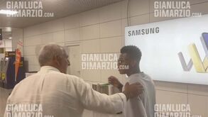 David Neres já está em Roma