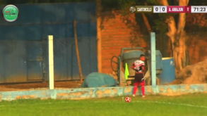 Insólito no Peru: jogador expulso por... urinar perto do terreno de jogo
