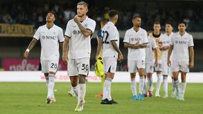 Nápoles goleado em Verona no regresso de Antonio Conte à Serie A