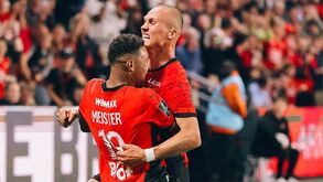 Lyon entra na nova época com derrota pesada