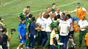 Empurrões e até troca de socos entre jogadores: Palmeiras-São Paulo acabou em grande confusão