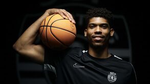 Moçambicano Uwais Razaque reforça Sporting