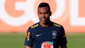 Flamengo equaciona contratação de Alex Sandro