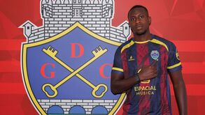 Oficial: Tounkara reforça a defesa do Chaves