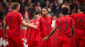 Raphaël Guerreiro assiste na goleada do Bayern Munique