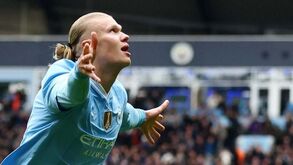 Comentador inglês elogia Haaland e deixa crítica a Guardiola: «Não é forma de jogar futebol»