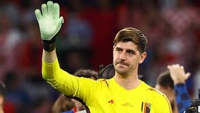Courtois não vai representar a Bélgica enquanto Tedesco for o selecionador: «A falta de confiança nele...»