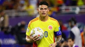 James chega a Madrid para reforçar o Rayo
