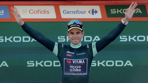 Van Aert vence 7.ª etapa e Roglic ganha 6 segundos à concorrência
