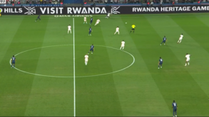 João Neves continua com pé afinado: médio fez mais uma assistência