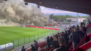 Orléans-Valenciennes interrompido e bancadas evacuadas após incêndio no bar do estádio