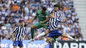 Vasco Sousa para os adeptos em pleno relvado do Dragão: «Obrigado mais uma vez pela casa cheia»