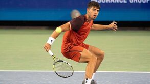 Carlos Alcaraz: «Deve haver alguma razão que desconhecemos para Sinner continuar a jogar»