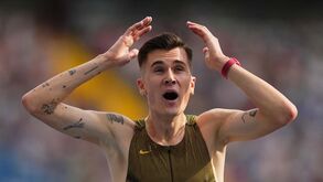 Jakob Ingebrigtsen pulveriza melhor marca da história dos 3.000 metros