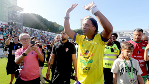 'Jogo dos Famosos' entre Brasil e Portugal: Ronaldinho foi a estrela maior na Amadora
