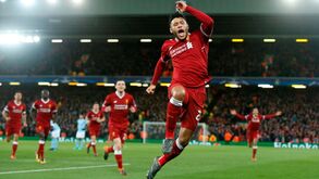 Oxlade-Chamberlain entre Brentford e Ajax