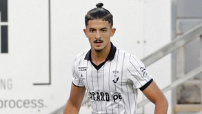Leeds atento a Belloumi