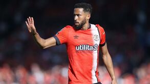 Internacional inglês não sabe com que clube tem contrato: «Basicamente estou preso...»