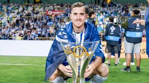 Toni Martínez deixa FC Porto e assina pelo Alavés até 2028