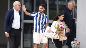 Com a '10' vestida: as imagens da chegada de Fábio Vieira ao Porto