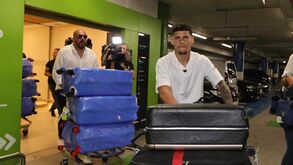 Paulinho 'oficializa' Maxi Araújo no Sporting: «Vai jogar num grande clube, com pessoas muito boas»