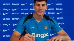 Mais um: Chelsea contrata guarda-redes Mike Penders