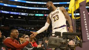 LeBron James avisa Bronny: «Não pode chamar-me de pai, terá de ser 'Bron' ou... GOAT»