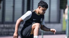 As primeiras imagens de Maxi Araújo a treinar com o Sporting numa sessão com três baixas