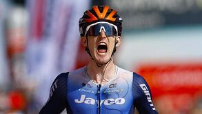 Eddie Dunbar vence 11.ª etapa da Vuelta