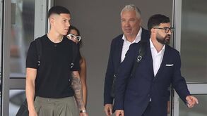 Nehuén Pérez já está no Porto: veja as imagens da chegada