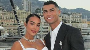 Cristiano Ronaldo de luxo no sorteio da Champions até nas joias: os pormenores que saltaram à vista